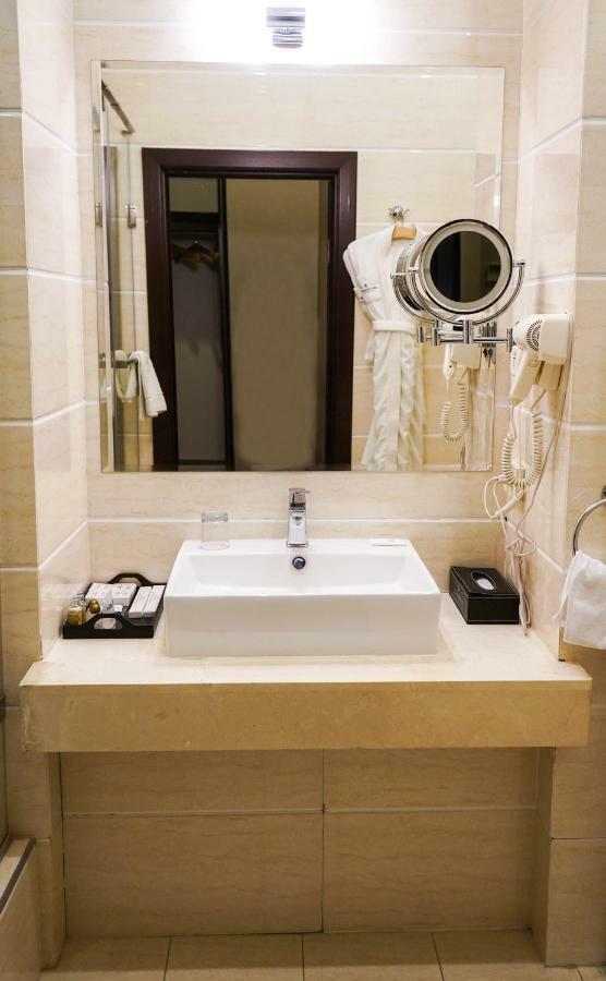 JB hotel Astana Buitenkant foto