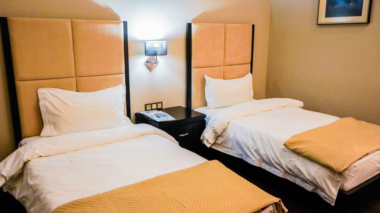 JB hotel Astana Buitenkant foto