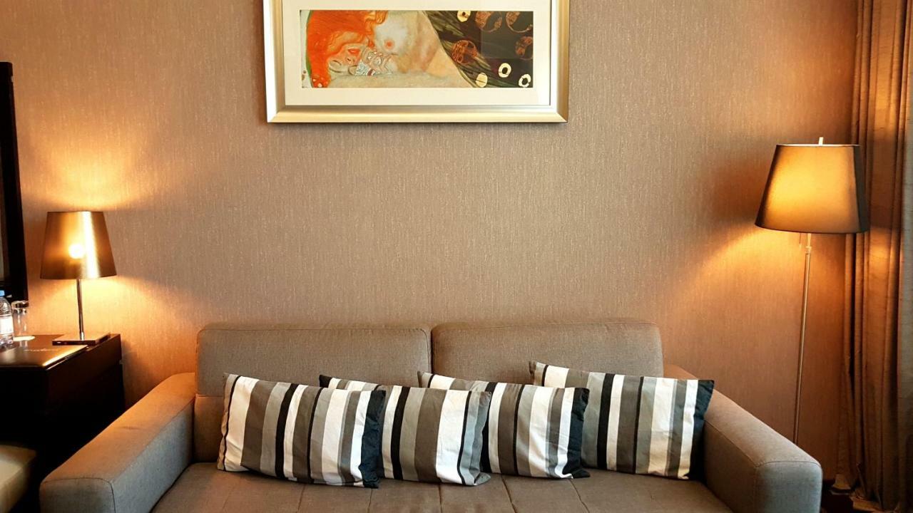 JB hotel Astana Buitenkant foto