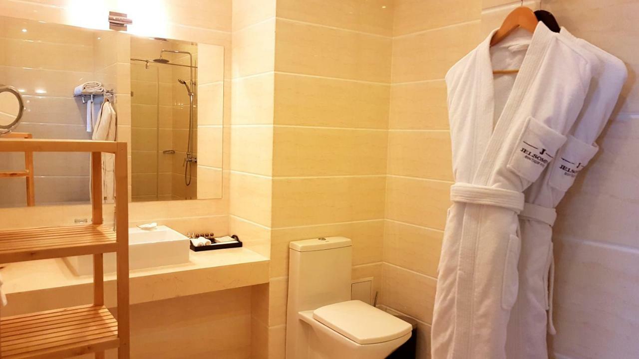 JB hotel Astana Buitenkant foto
