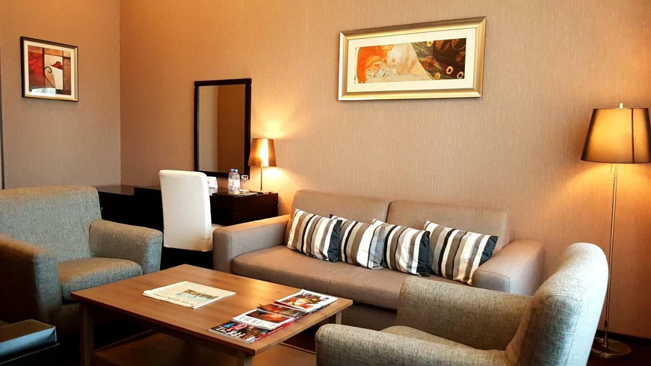 JB hotel Astana Buitenkant foto