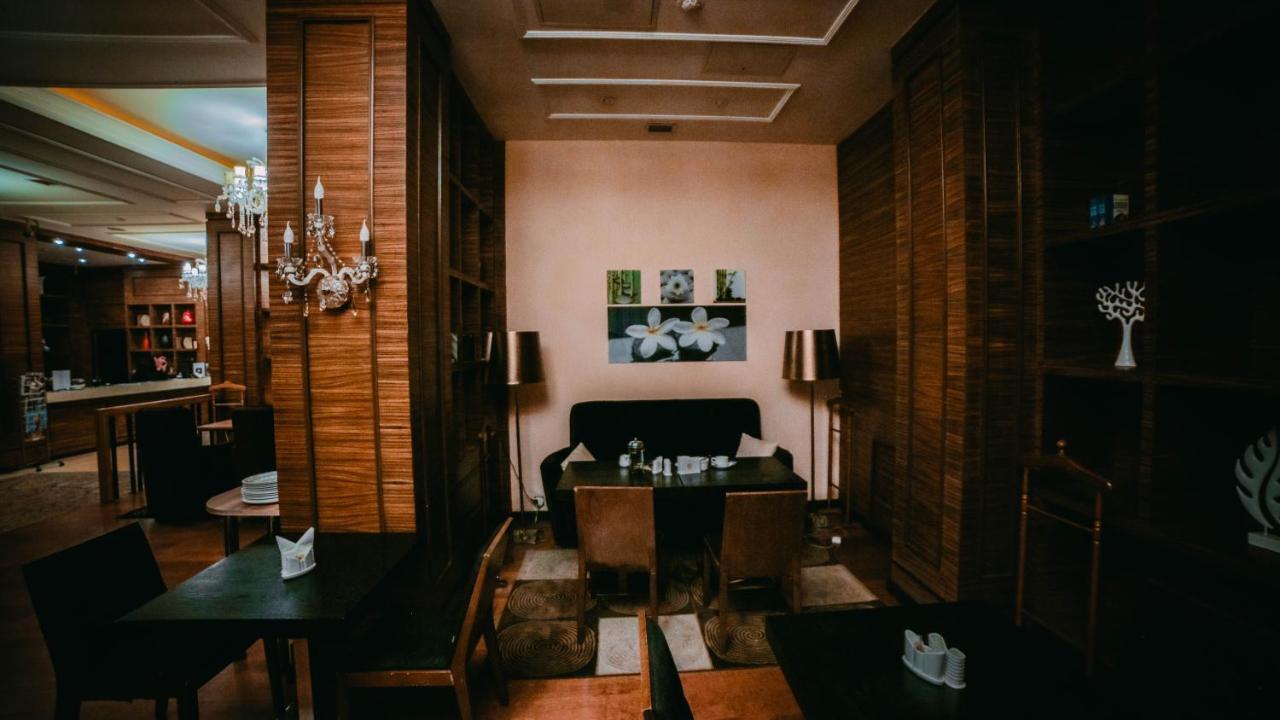 JB hotel Astana Buitenkant foto